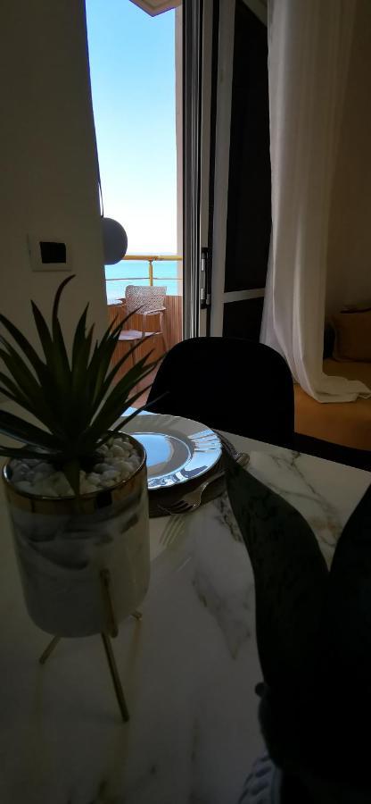 Lungomare Luxury Sea View Apartaments Vlorë Buitenkant foto