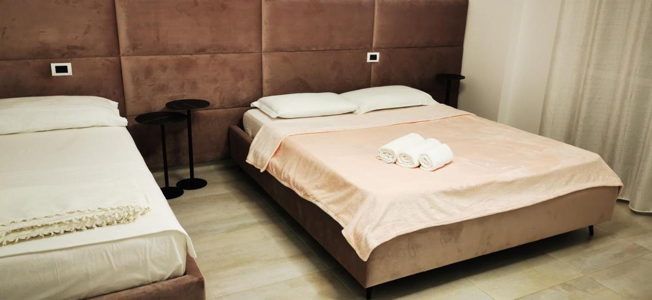 Lungomare Luxury Sea View Apartaments Vlorë Buitenkant foto