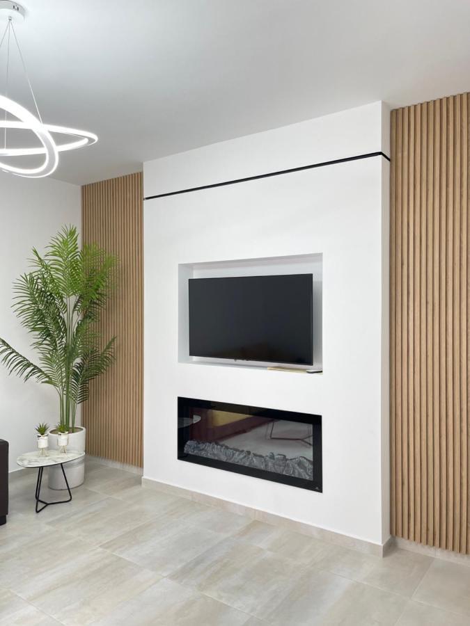 Lungomare Luxury Sea View Apartaments Vlorë Buitenkant foto