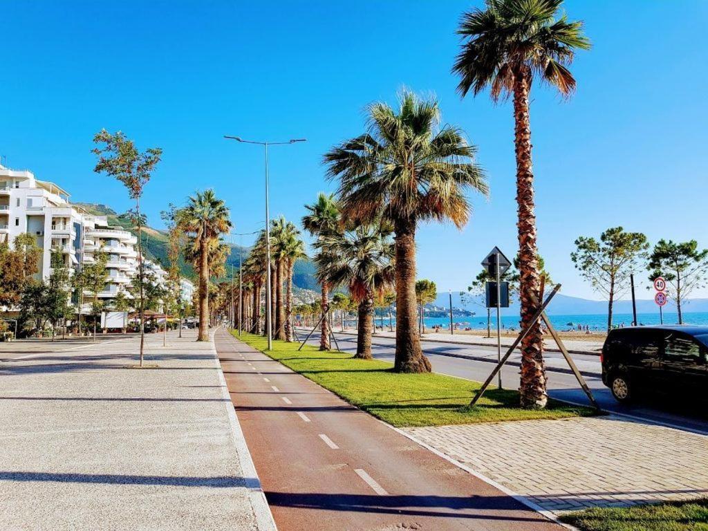 Lungomare Luxury Sea View Apartaments Vlorë Buitenkant foto
