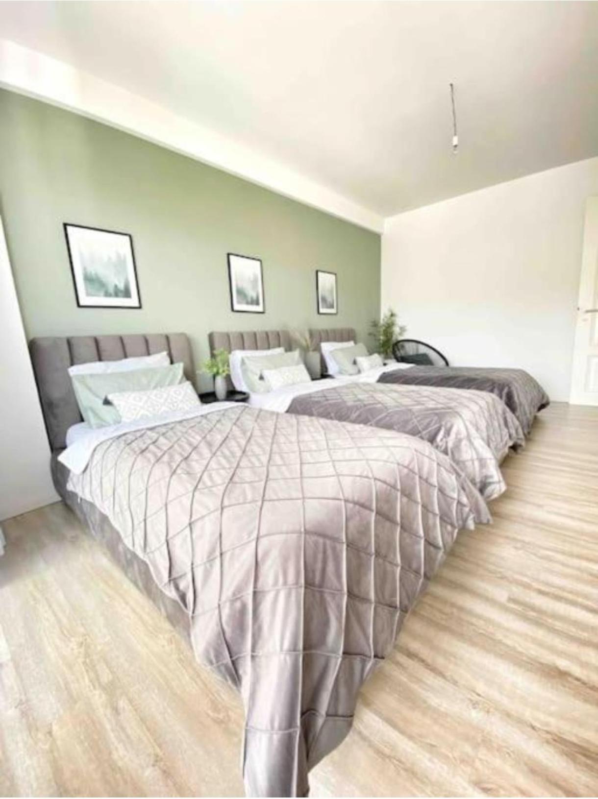Lungomare Luxury Sea View Apartaments Vlorë Buitenkant foto