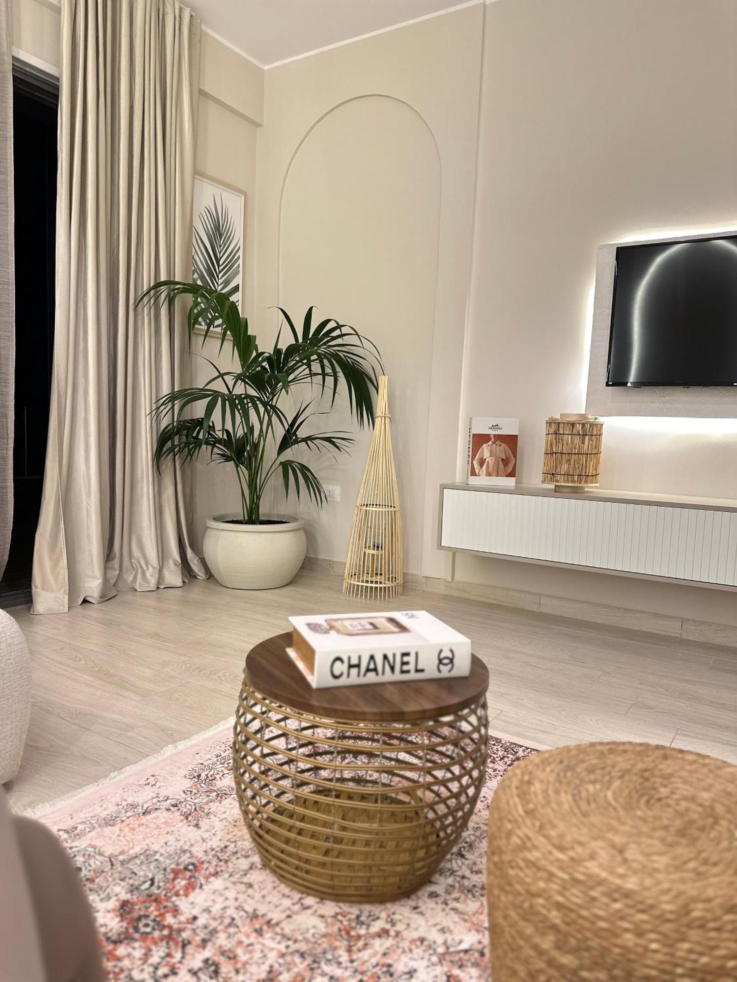 Lungomare Luxury Sea View Apartaments Vlorë Buitenkant foto