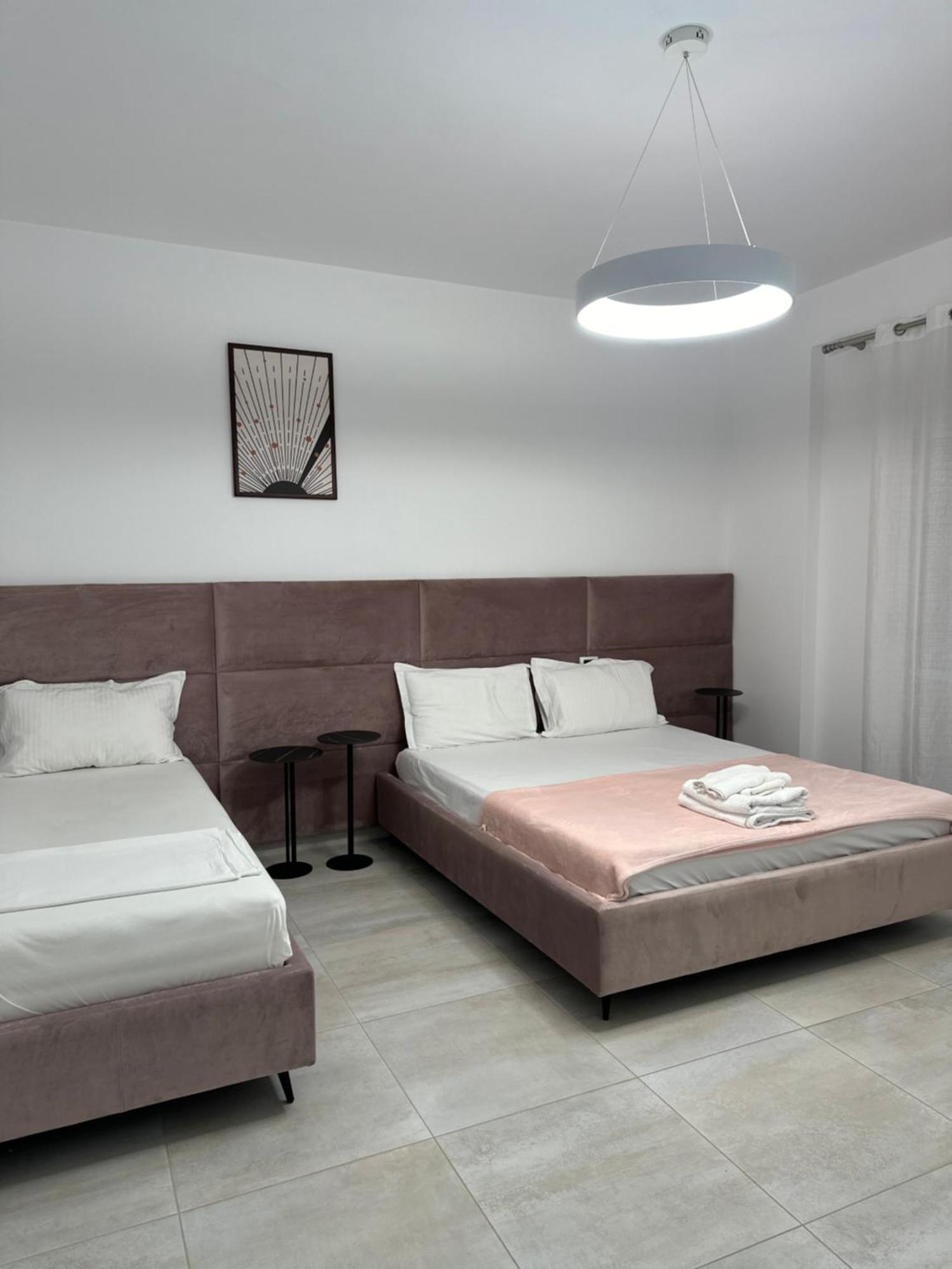 Lungomare Luxury Sea View Apartaments Vlorë Buitenkant foto