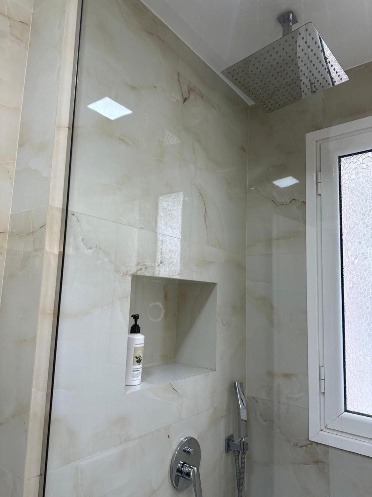 Lungomare Luxury Sea View Apartaments Vlorë Buitenkant foto