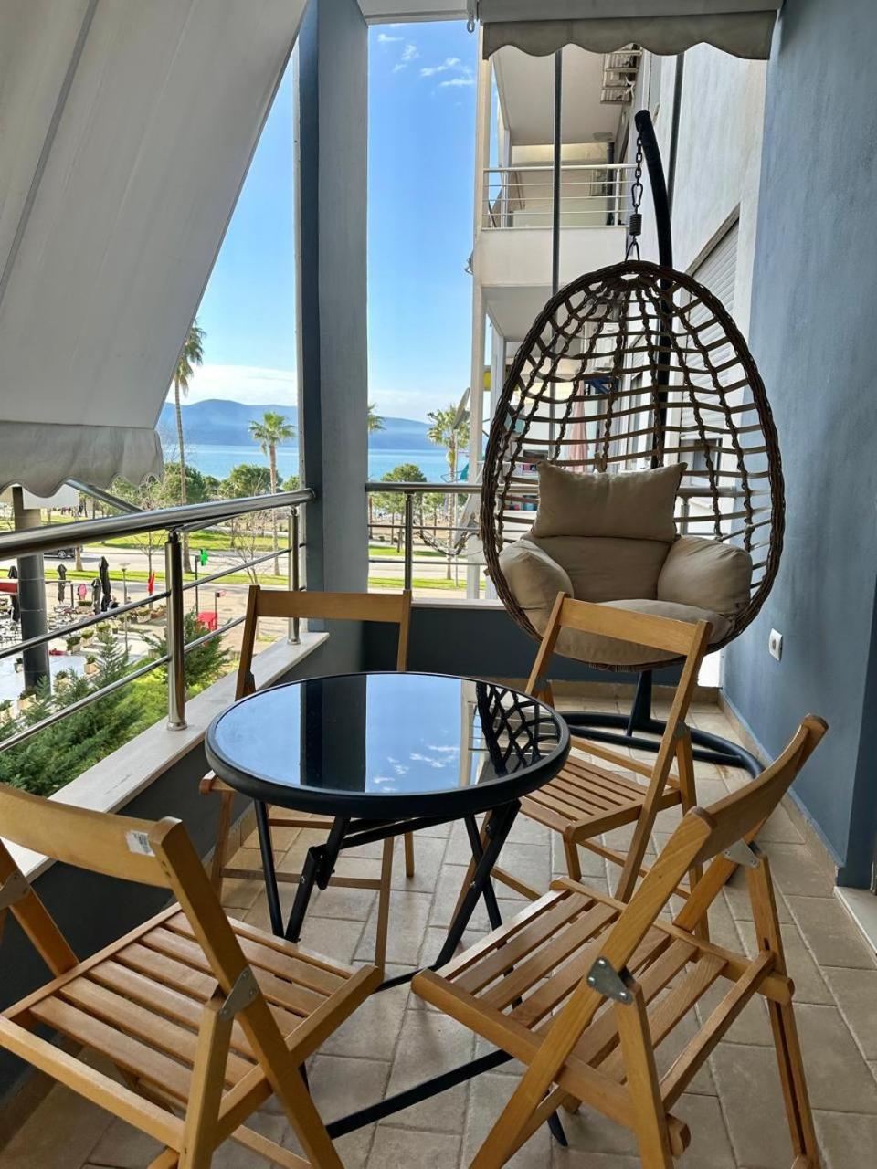 Lungomare Luxury Sea View Apartaments Vlorë Buitenkant foto
